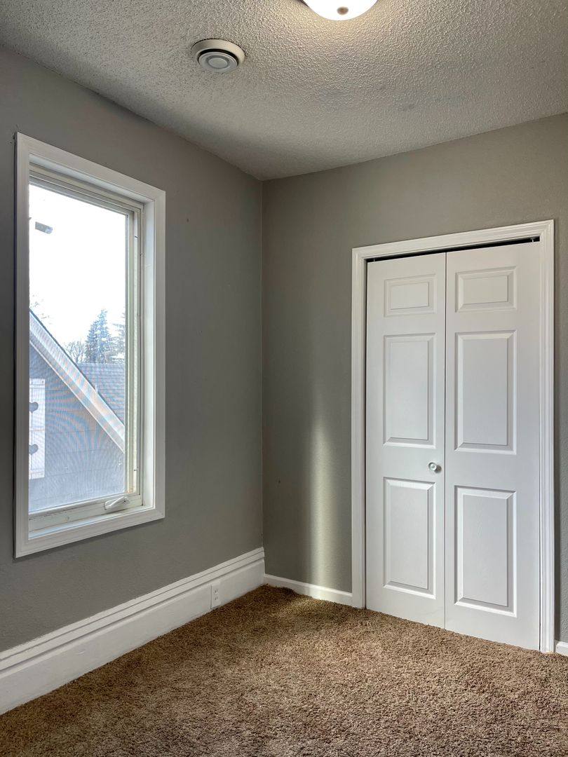 Apartment for rent at 973 Geranium Ave E, Saint Paul, MN 55106