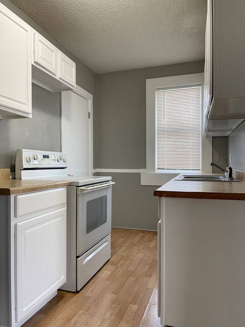 Apartment for rent at 973 Geranium Ave E, Saint Paul, MN 55106