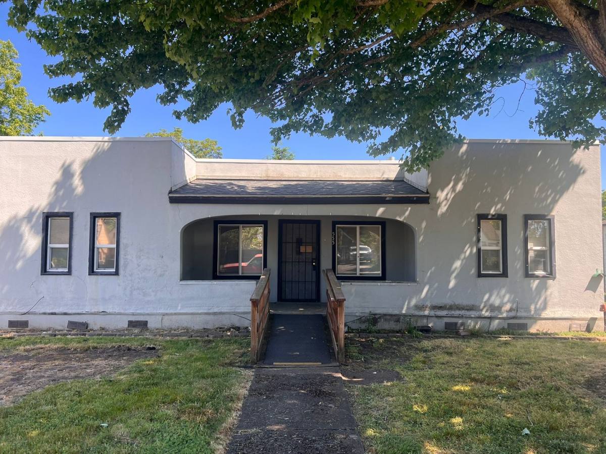 House for rent at 555 W Grant St, Lebanon, OR 97355