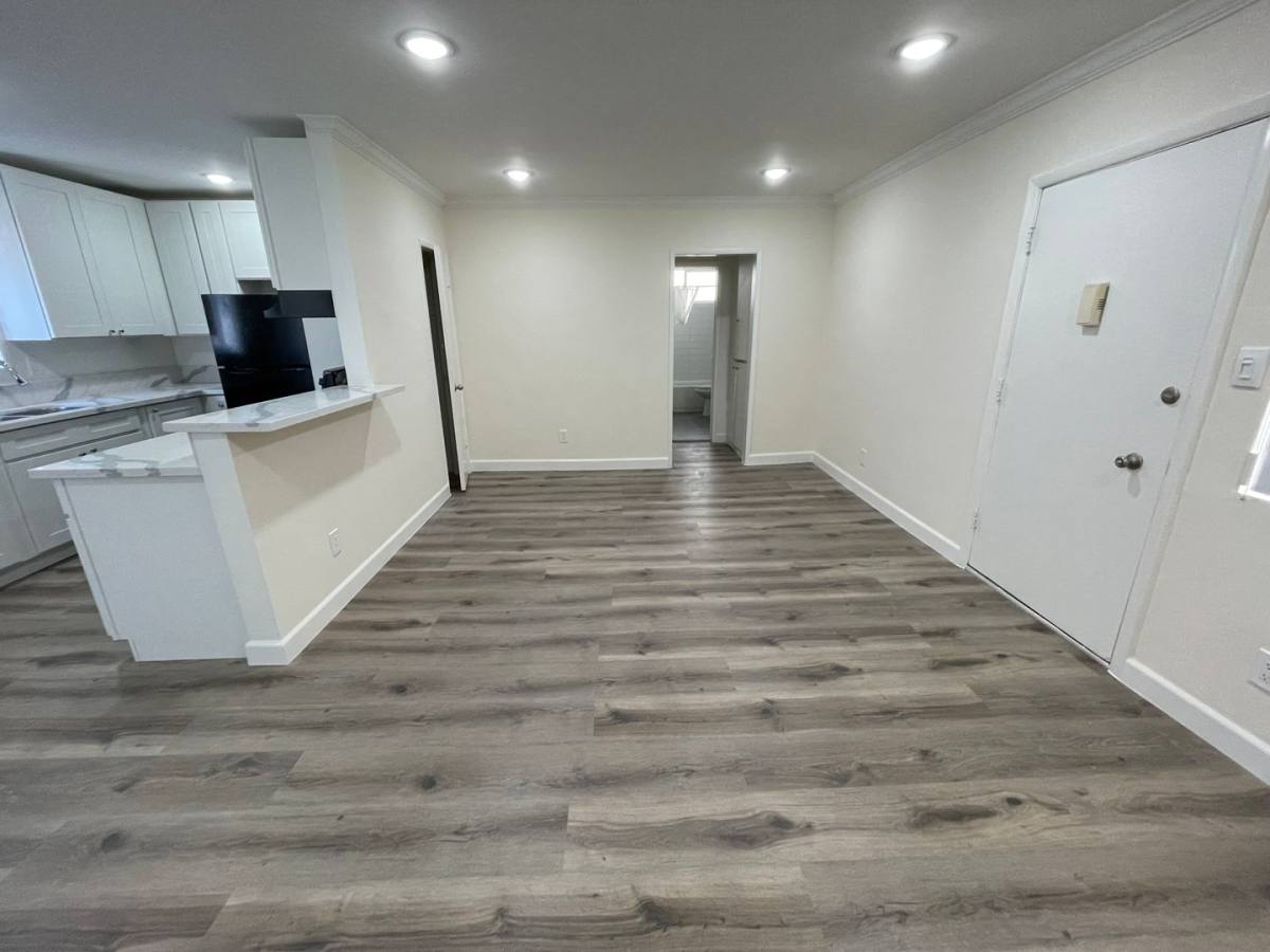 Apartment for rent at 10121 Samoa Ave, Tujunga, CA 91042