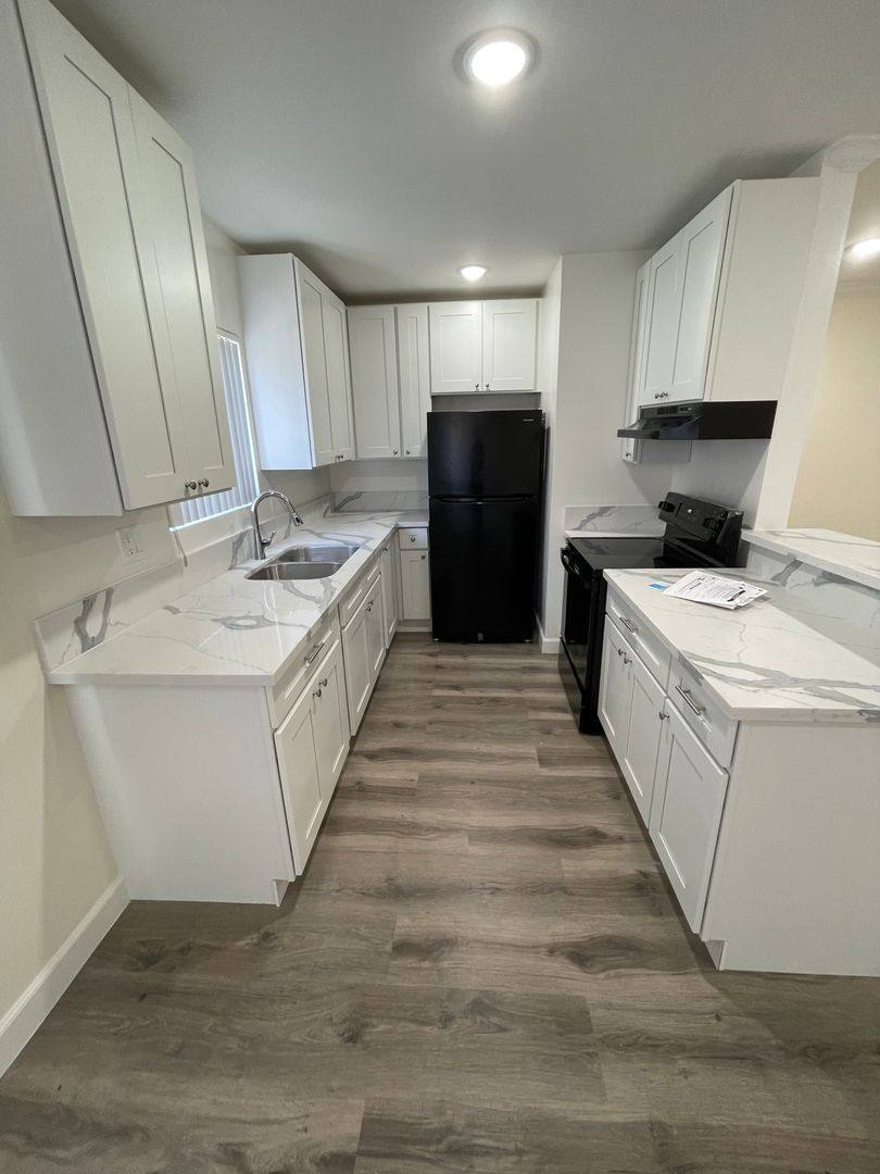 Apartment for rent at 10121 Samoa Ave, Tujunga, CA 91042