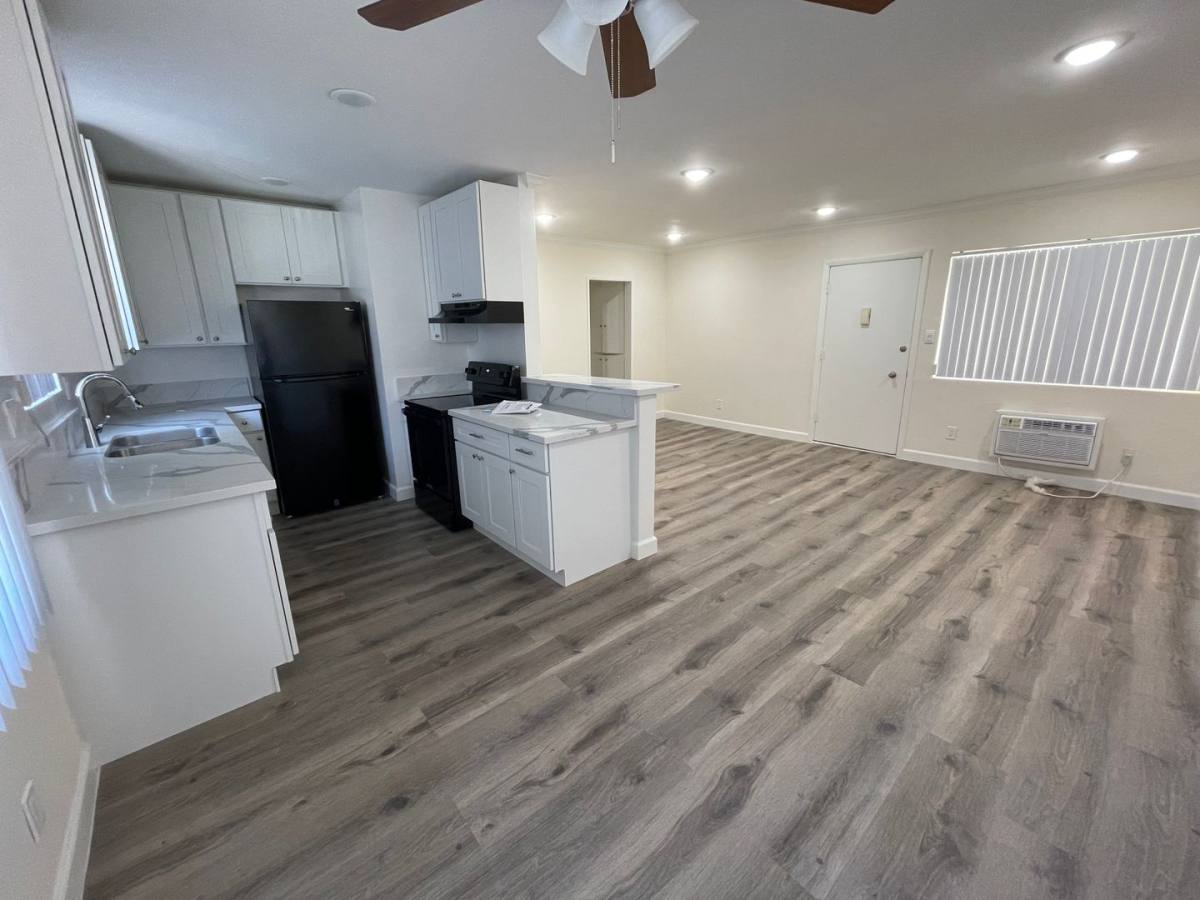 Apartment for rent at 10121 Samoa Ave, Tujunga, CA 91042