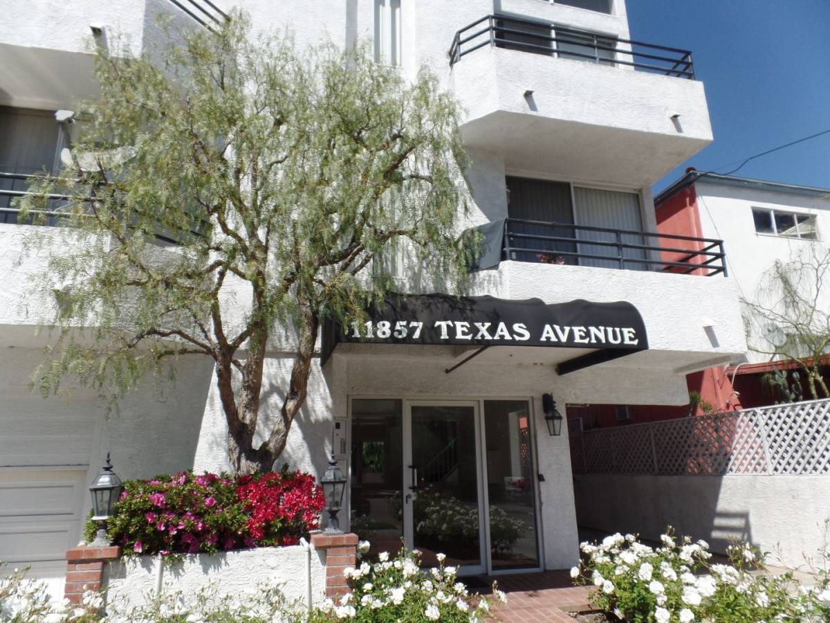 Apartment for rent at 11857 Texas Ave, Los Angeles, CA 90025