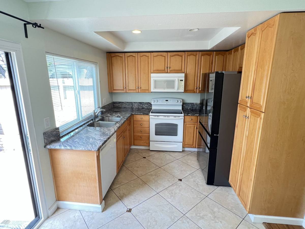 Townhouse for rent at 1910 W Palmyra Ave, Orange, CA 92868