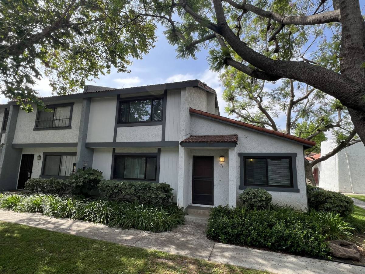 Townhouse for rent at 1910 W Palmyra Ave, Orange, CA 92868
