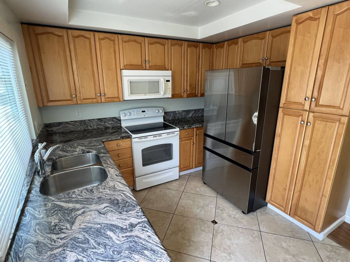Townhouse for rent at 1910 W Palmyra Ave, Orange, CA 92868