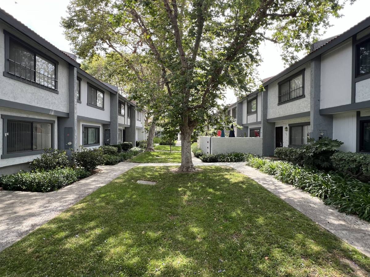 Townhouse for rent at 1910 W Palmyra Ave, Orange, CA 92868