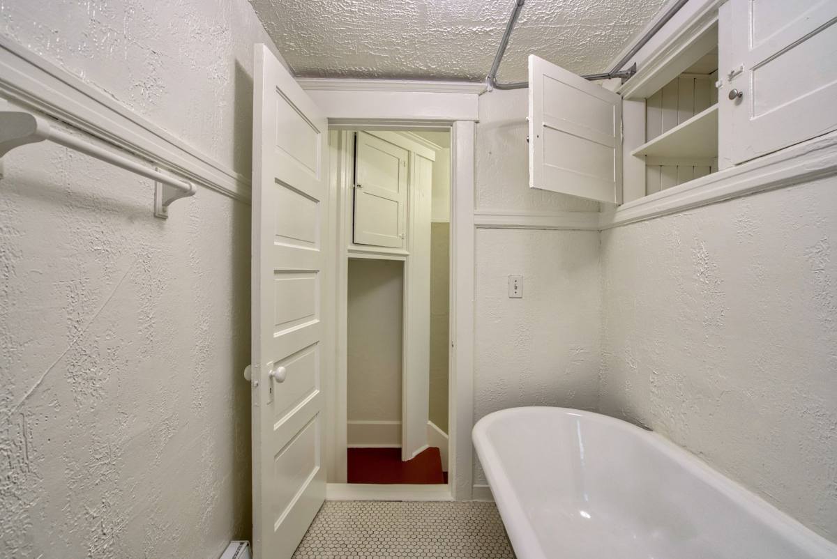 Apartment for rent at 104 NW 20th Ave, Portland, OR 97209