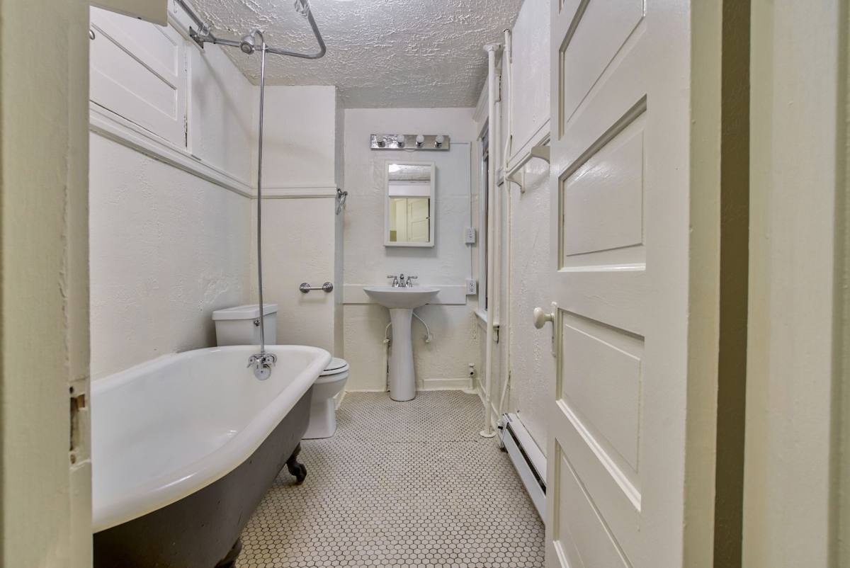 Apartment for rent at 104 NW 20th Ave, Portland, OR 97209