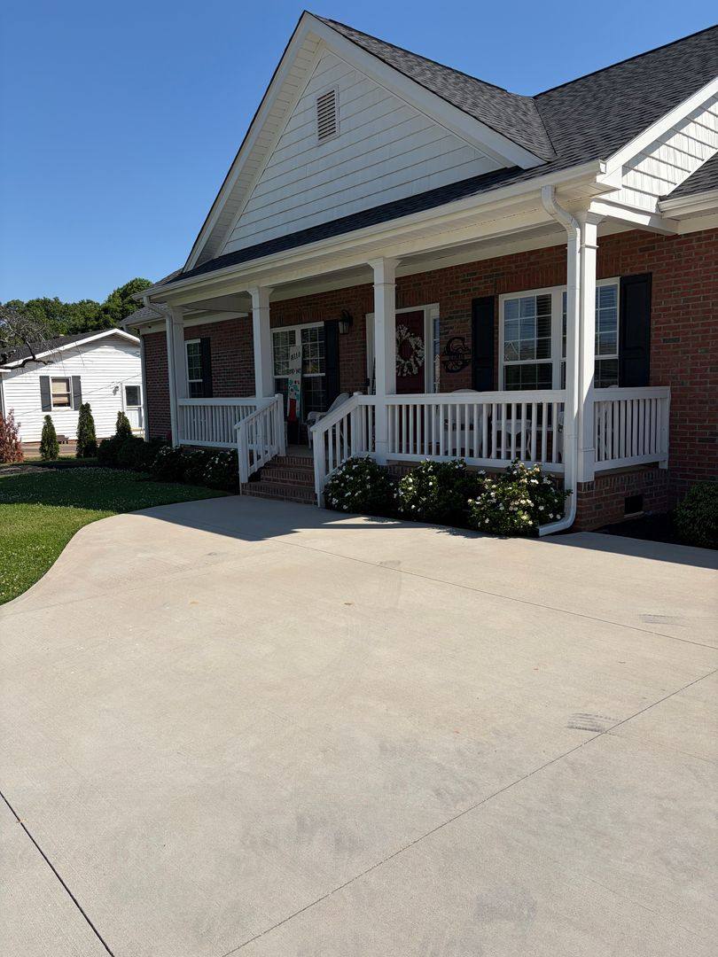 House for rent at 202 Roscoe Dr, Greer, SC 29651