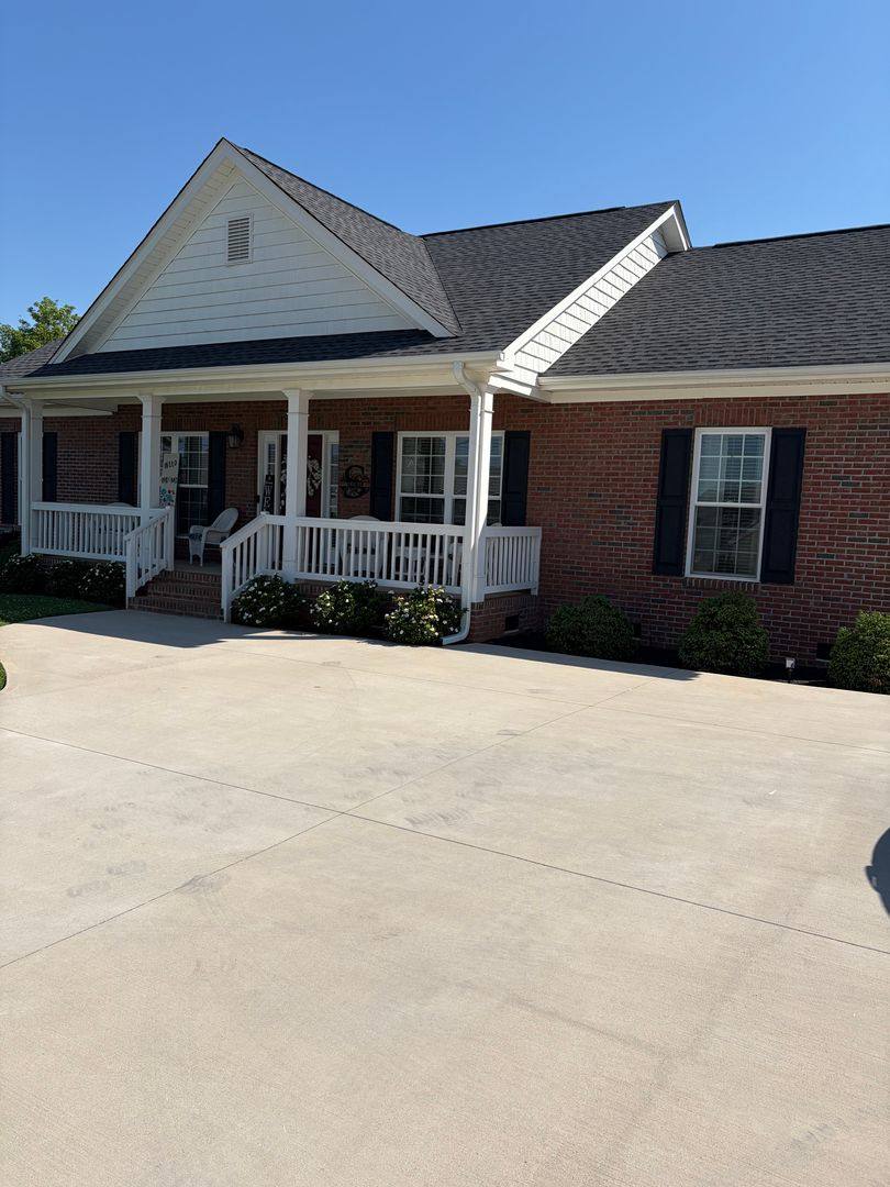 House for rent at 202 Roscoe Dr, Greer, SC 29651