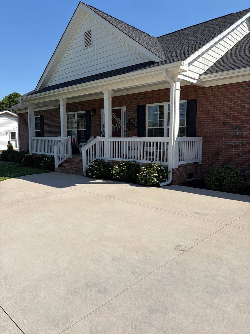House for rent at 202 Roscoe Dr, Greer, SC 29651