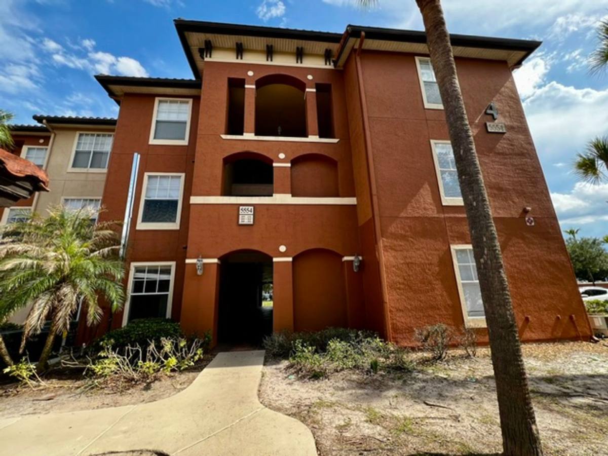 Condo for rent at 5554 Metrowest Blvd Bldg #4, Orlando, FL 32811