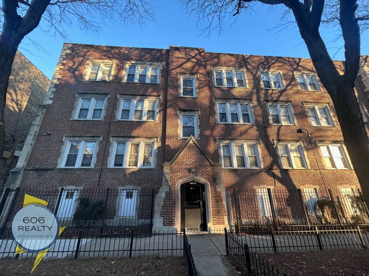 Apartment for rent at 7340-50 N Damen Ave, Chicago, IL 60645