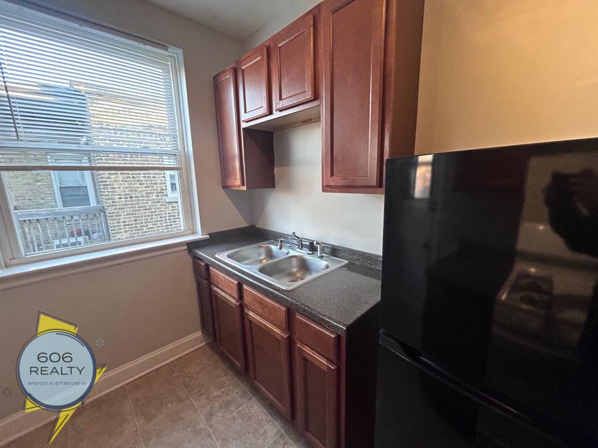 Apartment for rent at 7340-50 N Damen Ave, Chicago, IL 60645