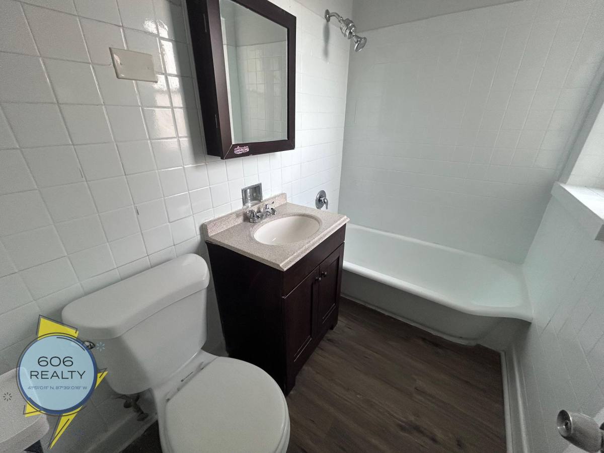 Apartment for rent at 7340-50 N Damen Ave, Chicago, IL 60645