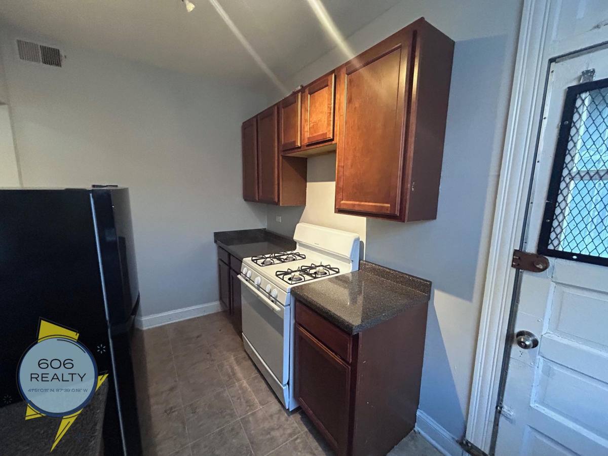Apartment for rent at 7340-50 N Damen Ave, Chicago, IL 60645