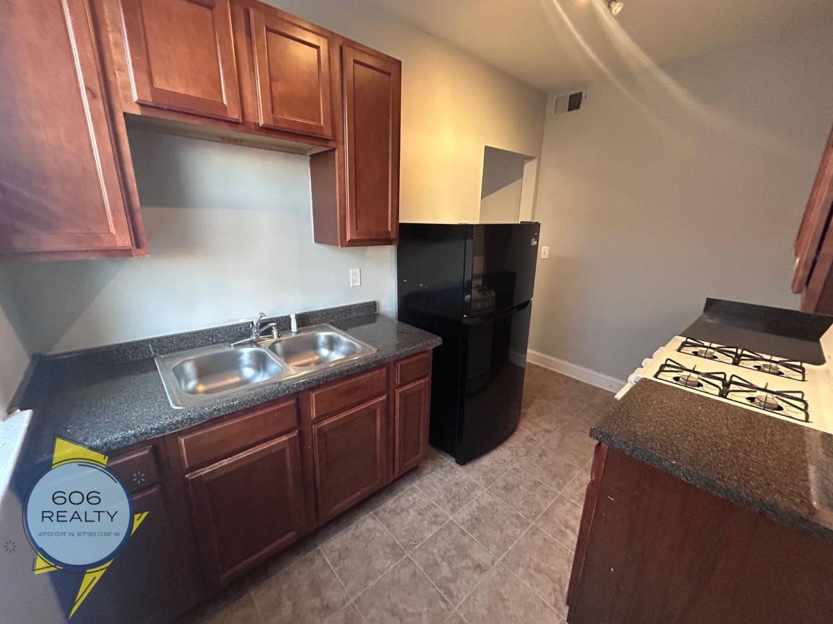 Apartment for rent at 7340-50 N Damen Ave, Chicago, IL 60645