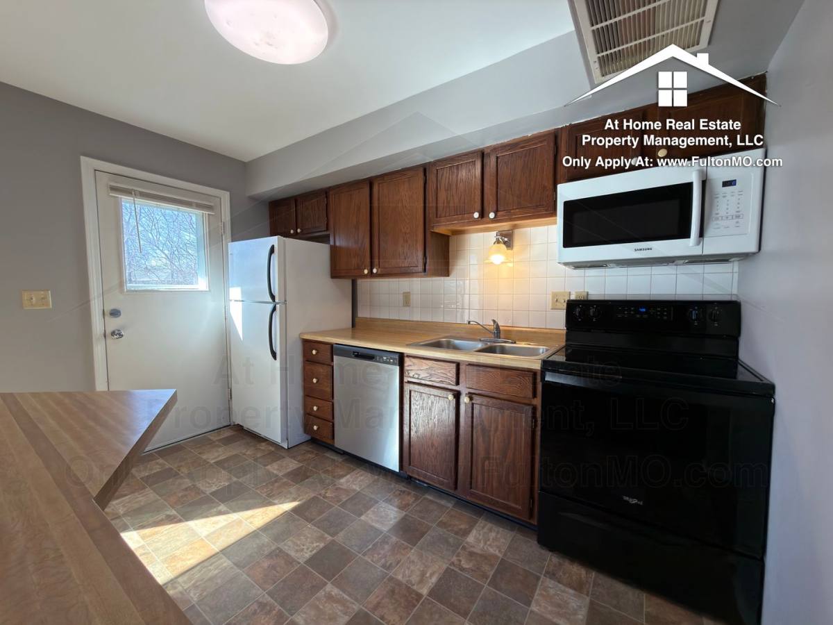 Townhouse for rent at 1904 Springdale Court, Mexico, MO 65265