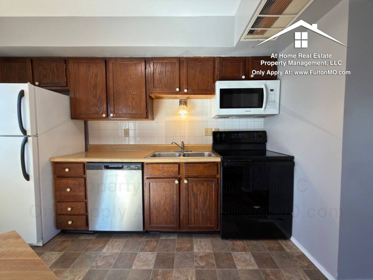 Townhouse for rent at 1904 Springdale Court, Mexico, MO 65265
