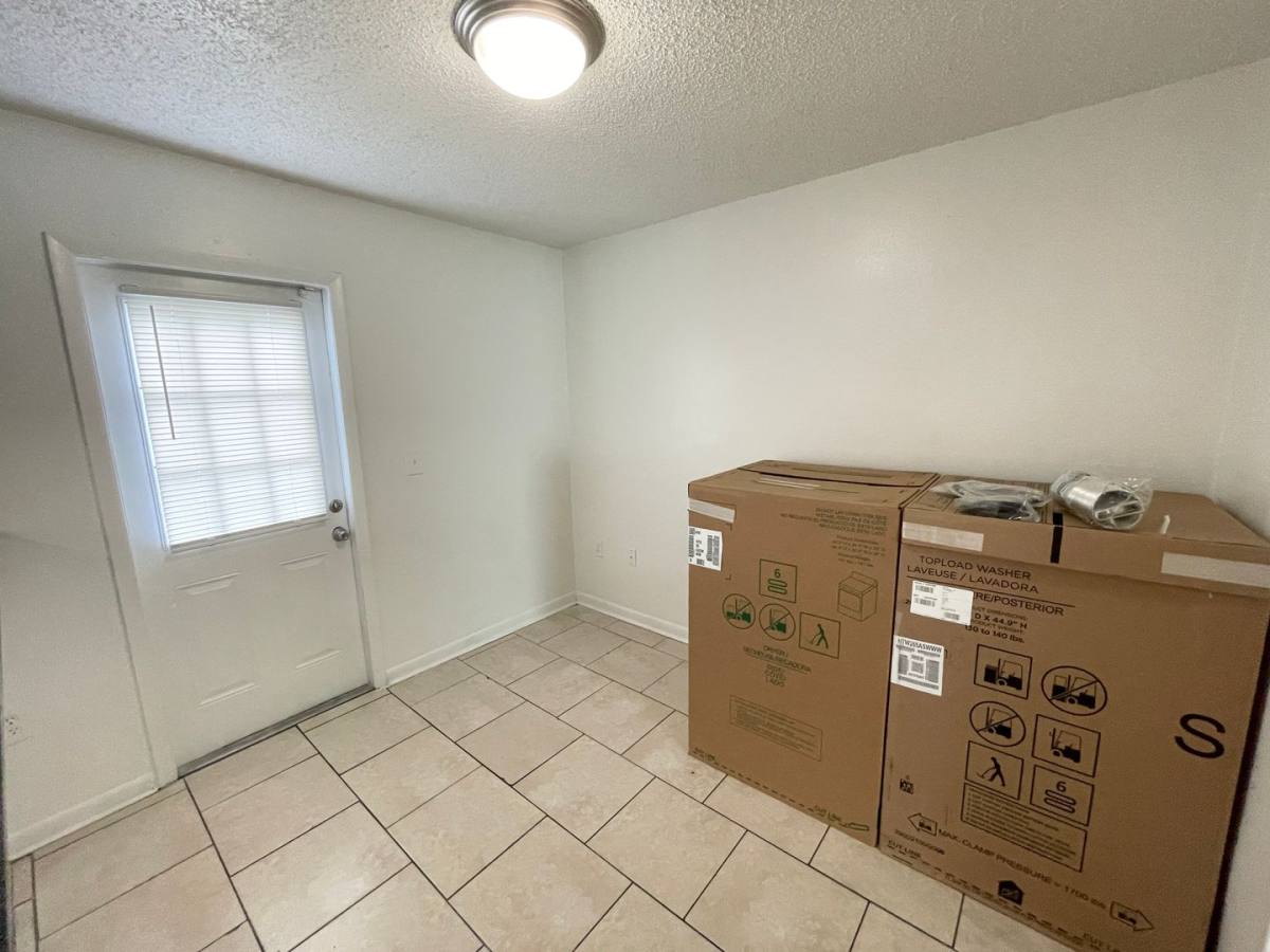 Townhouse for rent at 8731 1 2 N 50th St, Tampa, FL 33617