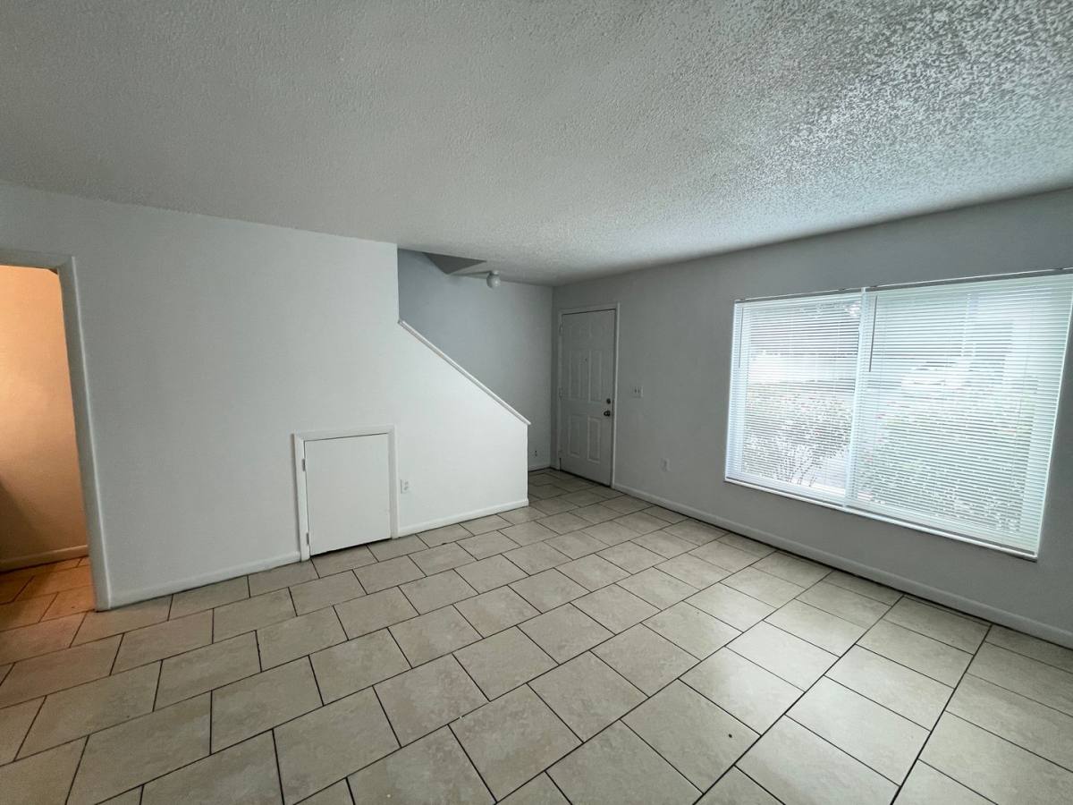 Townhouse for rent at 8731 1 2 N 50th St, Tampa, FL 33617