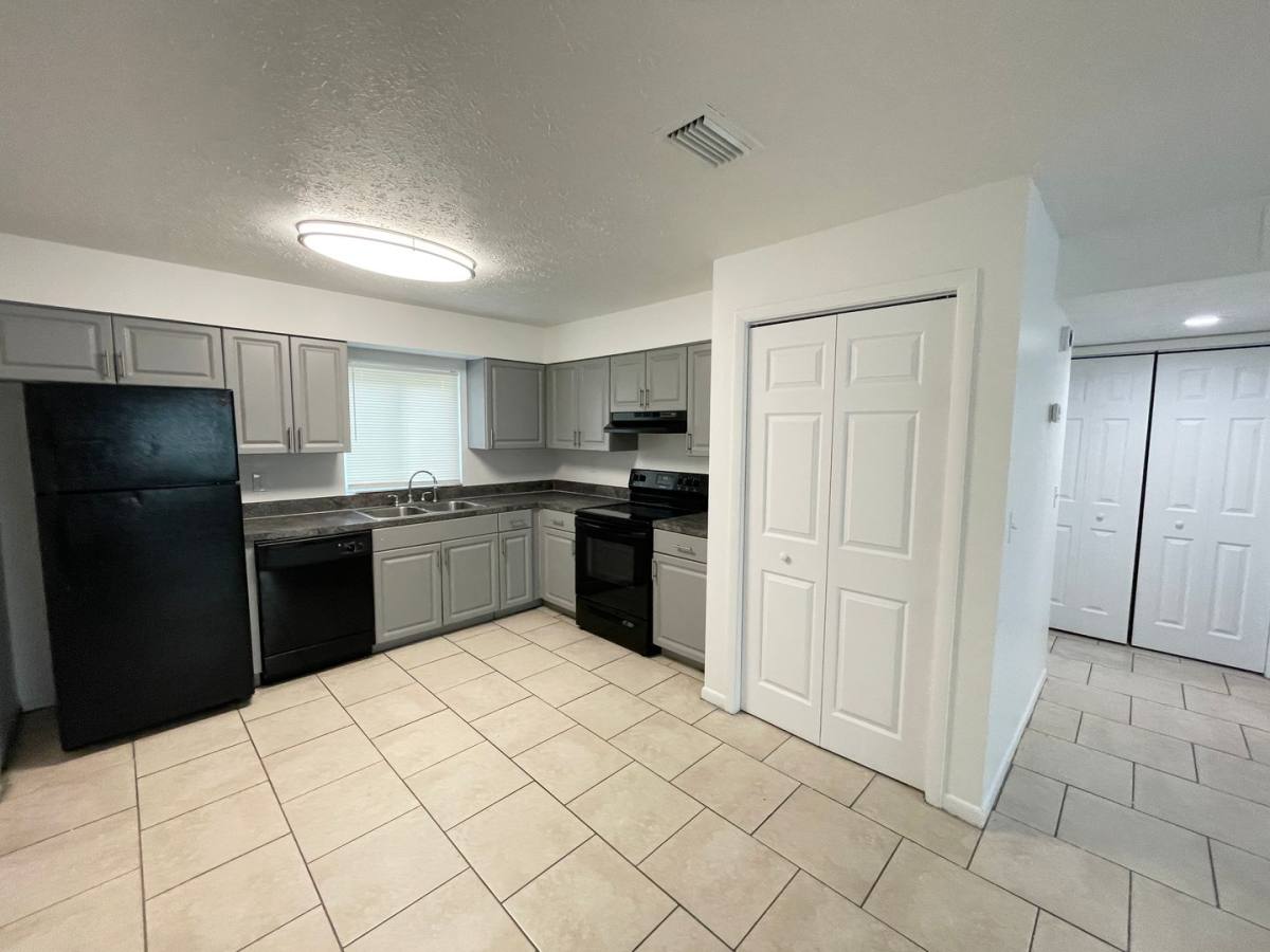 Townhouse for rent at 8731 N 50th St, Tampa, FL 33617