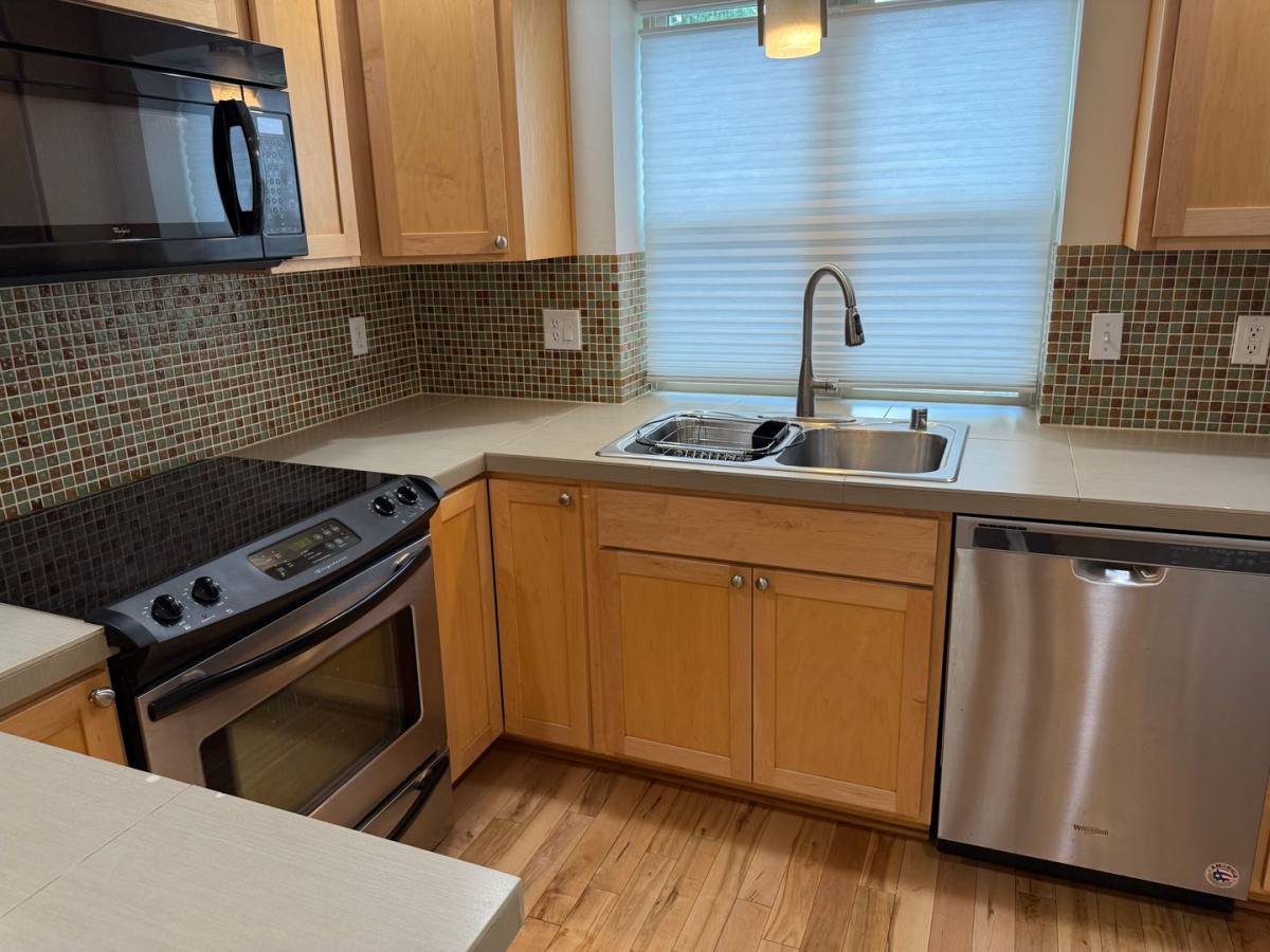 Townhouse for rent at 9006 18th Ave SW #B, Seattle, WA 98106
