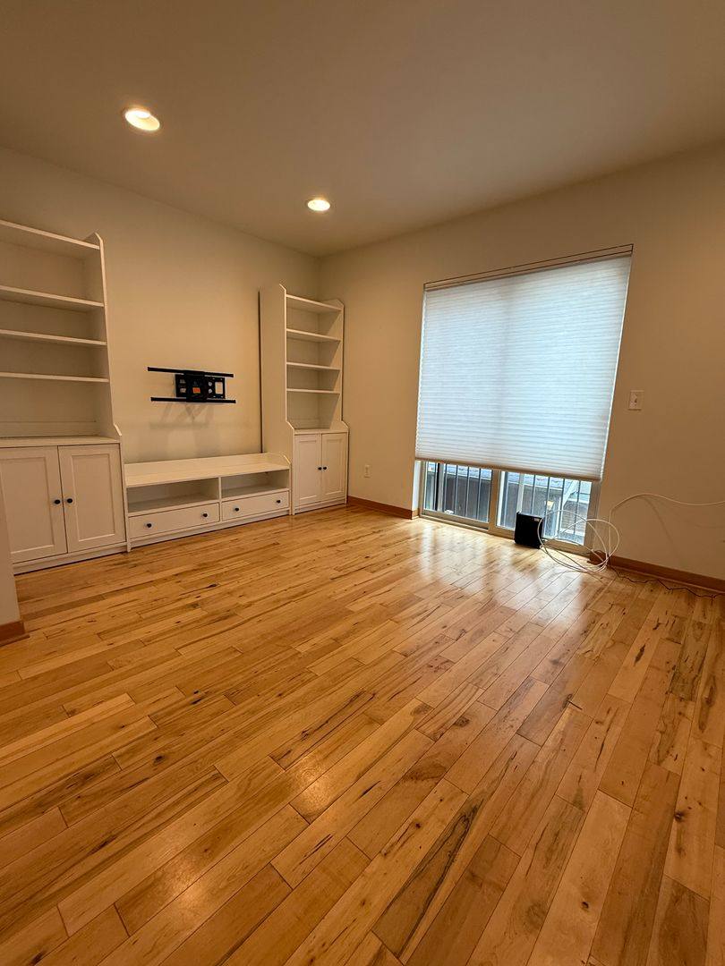 Townhouse for rent at 9006 18th Ave SW #B, Seattle, WA 98106