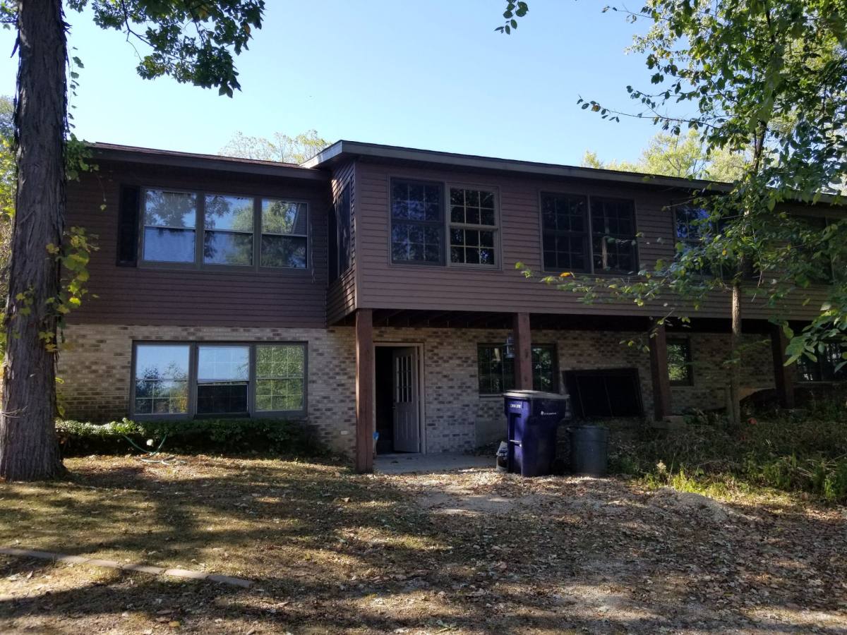 Apartment for rent at 1223-1225 Elgin Ave, Janesville, WI 53548