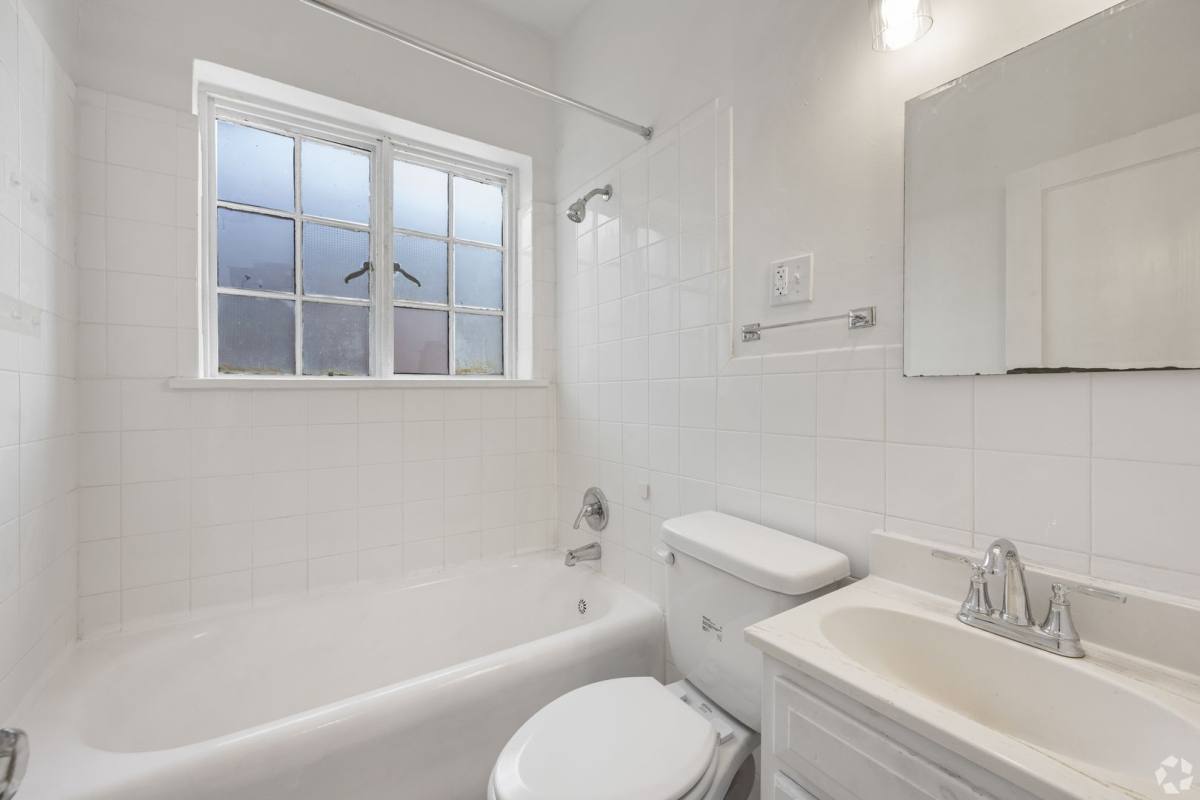 Apartment for rent at 1226-1228 29th St S, Birmingham, AL 35205