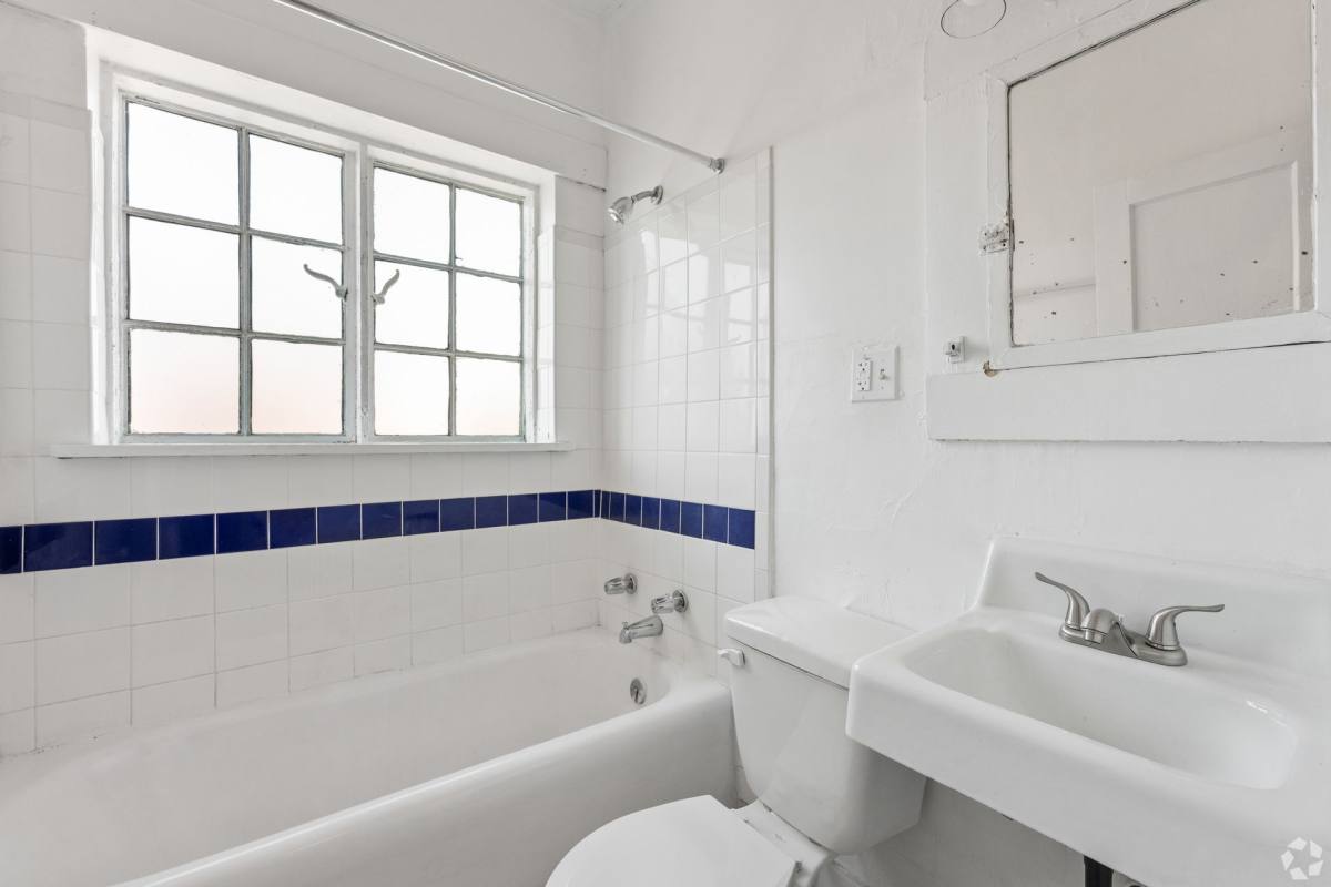 Apartment for rent at 1226-1228 29th St S, Birmingham, AL 35205