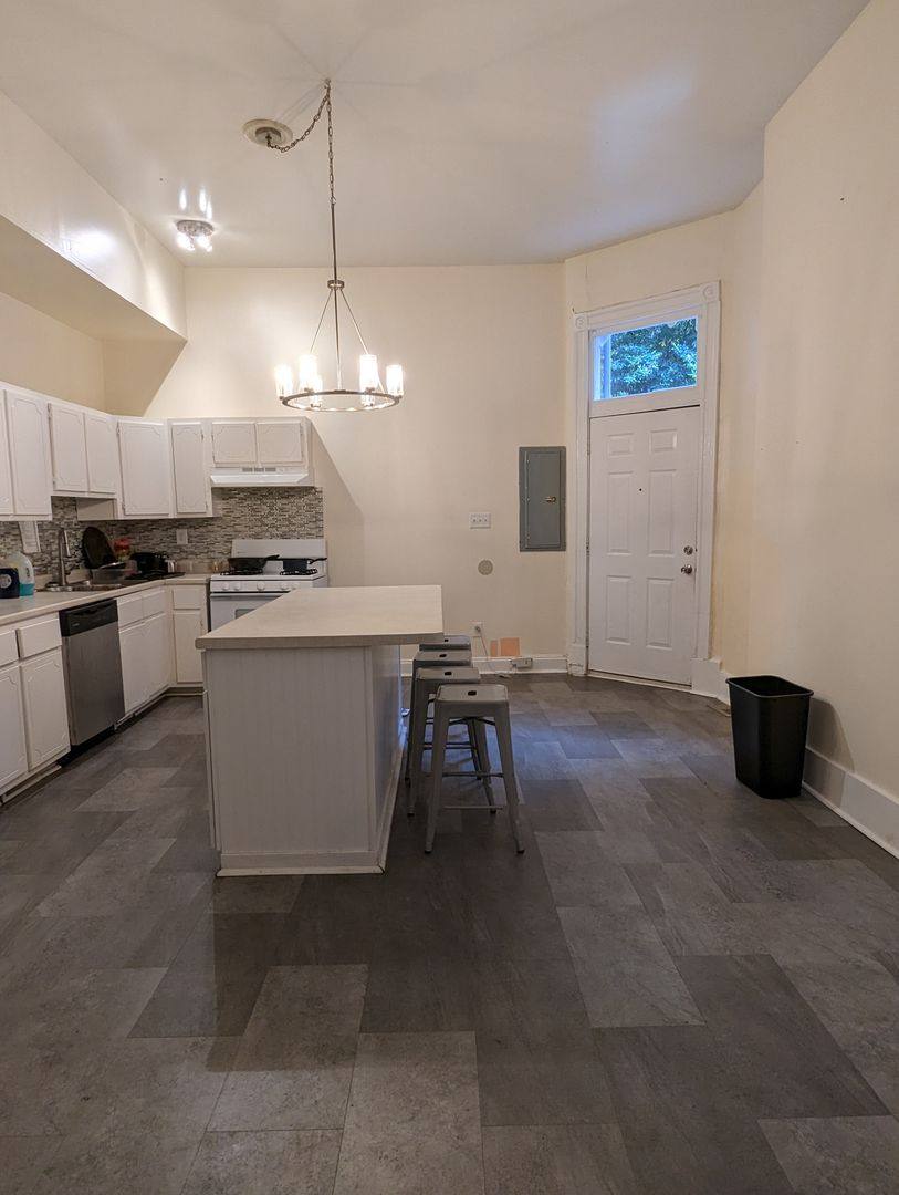 Apartment for rent at 1609 W Grace St, Richmond, VA 23220