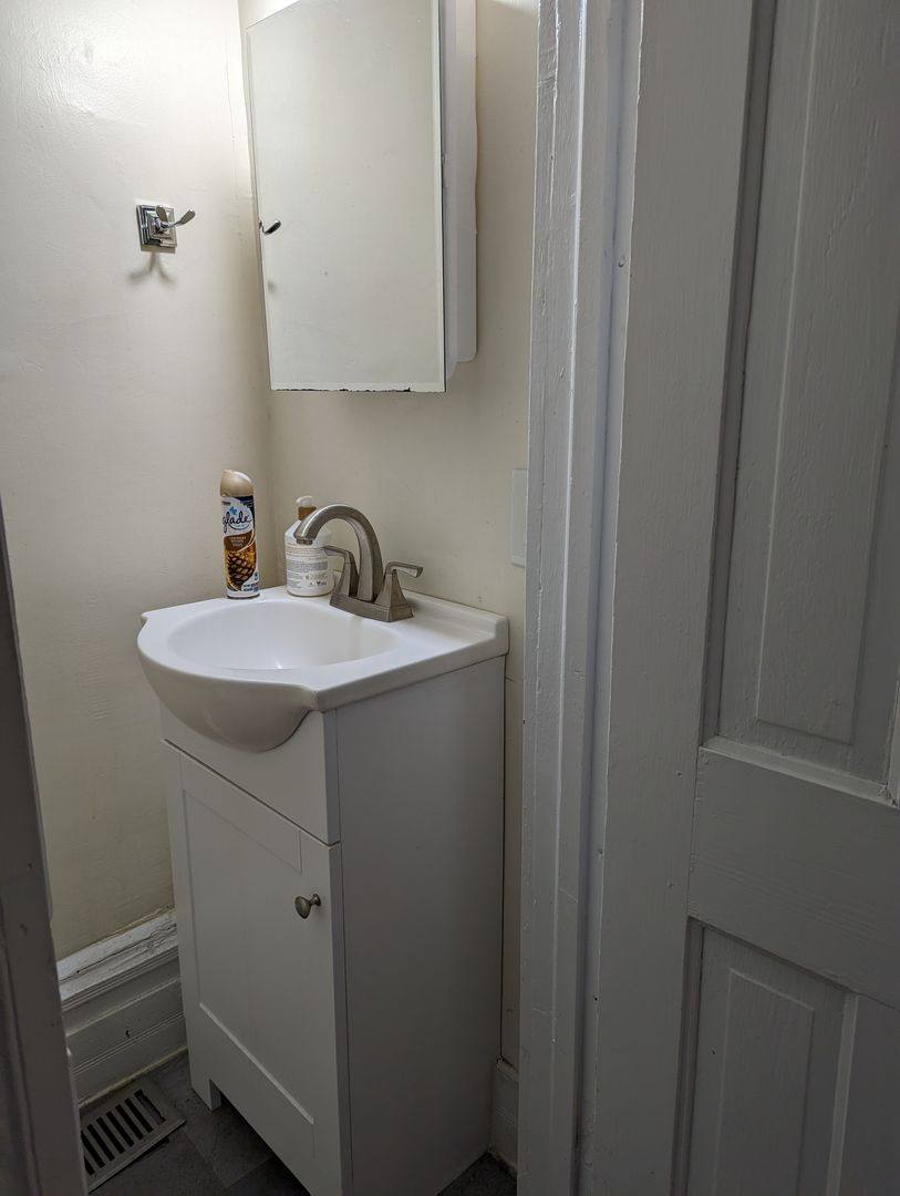 Apartment for rent at 1609 W Grace St, Richmond, VA 23220
