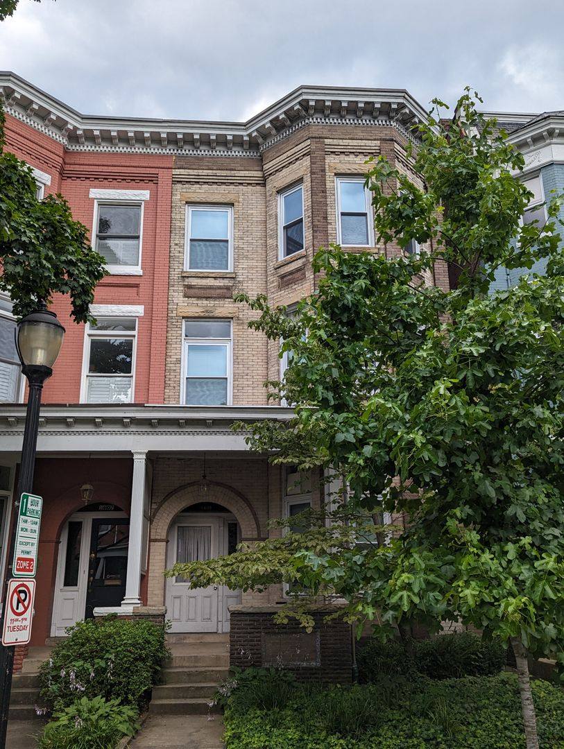 Apartment for rent at 1609 W Grace St, Richmond, VA 23220