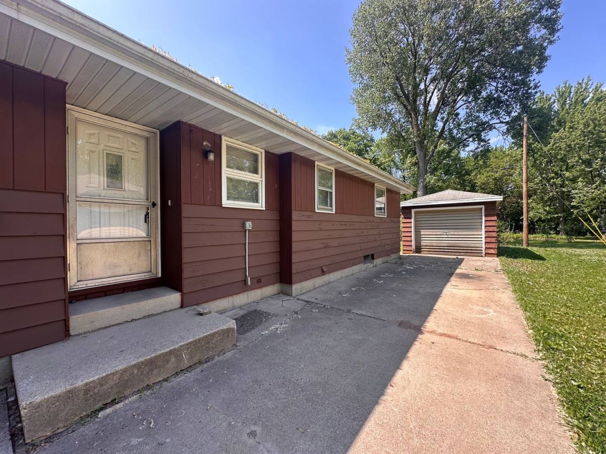 Townhouse for rent at 807-809 Sherry St, Neenah, WI 54956