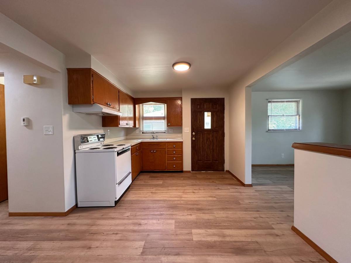 Townhouse for rent at 807-809 Sherry St, Neenah, WI 54956