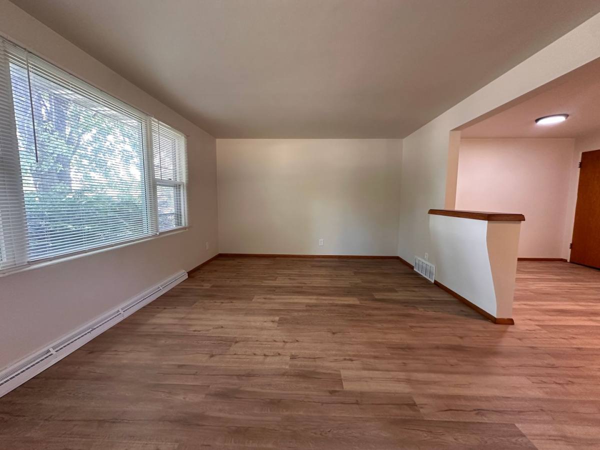 Townhouse for rent at 807-809 Sherry St, Neenah, WI 54956