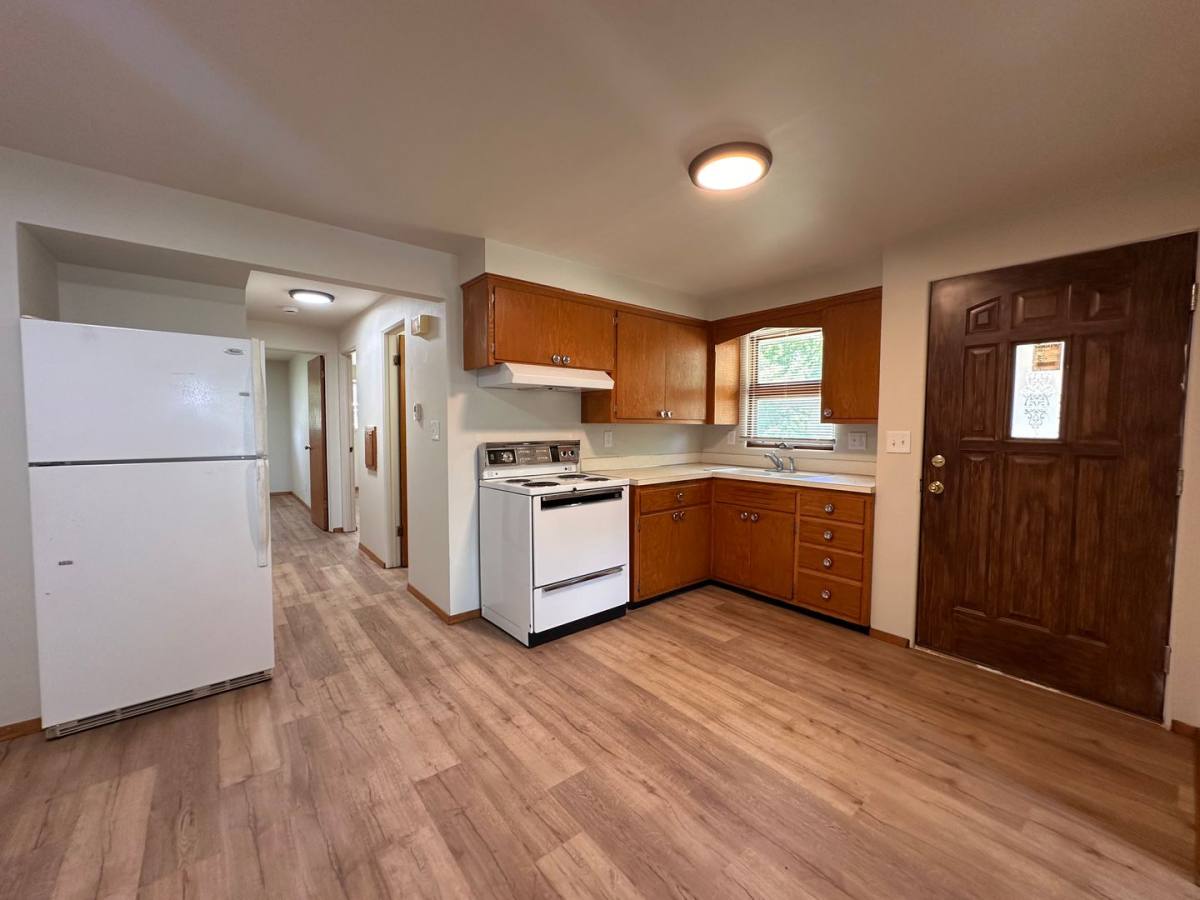 Townhouse for rent at 807-809 Sherry St, Neenah, WI 54956