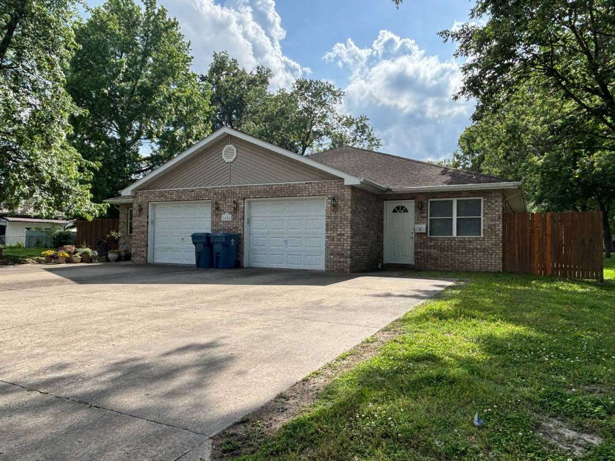 Apartment for rent at 1404 N Garfield St, Marion, IL 62959