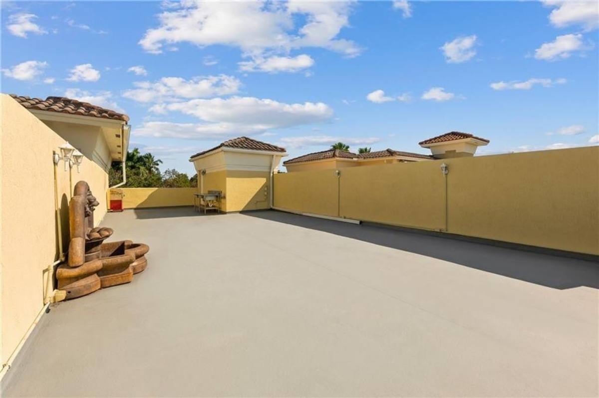 Townhouse for rent at 1416 NE 4th Court, Fort Lauderdale, FL 33301