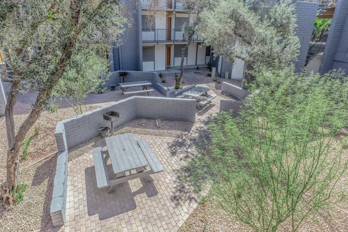 Apartment for rent at 1350 E Thomas Rd, Phoenix, AZ 85014