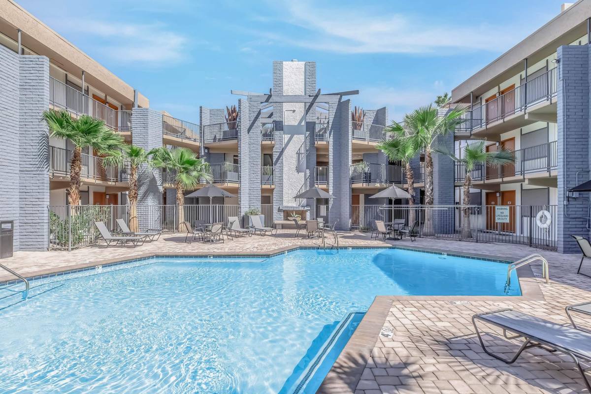 Apartment for rent at 1350 E Thomas Rd, Phoenix, AZ 85014