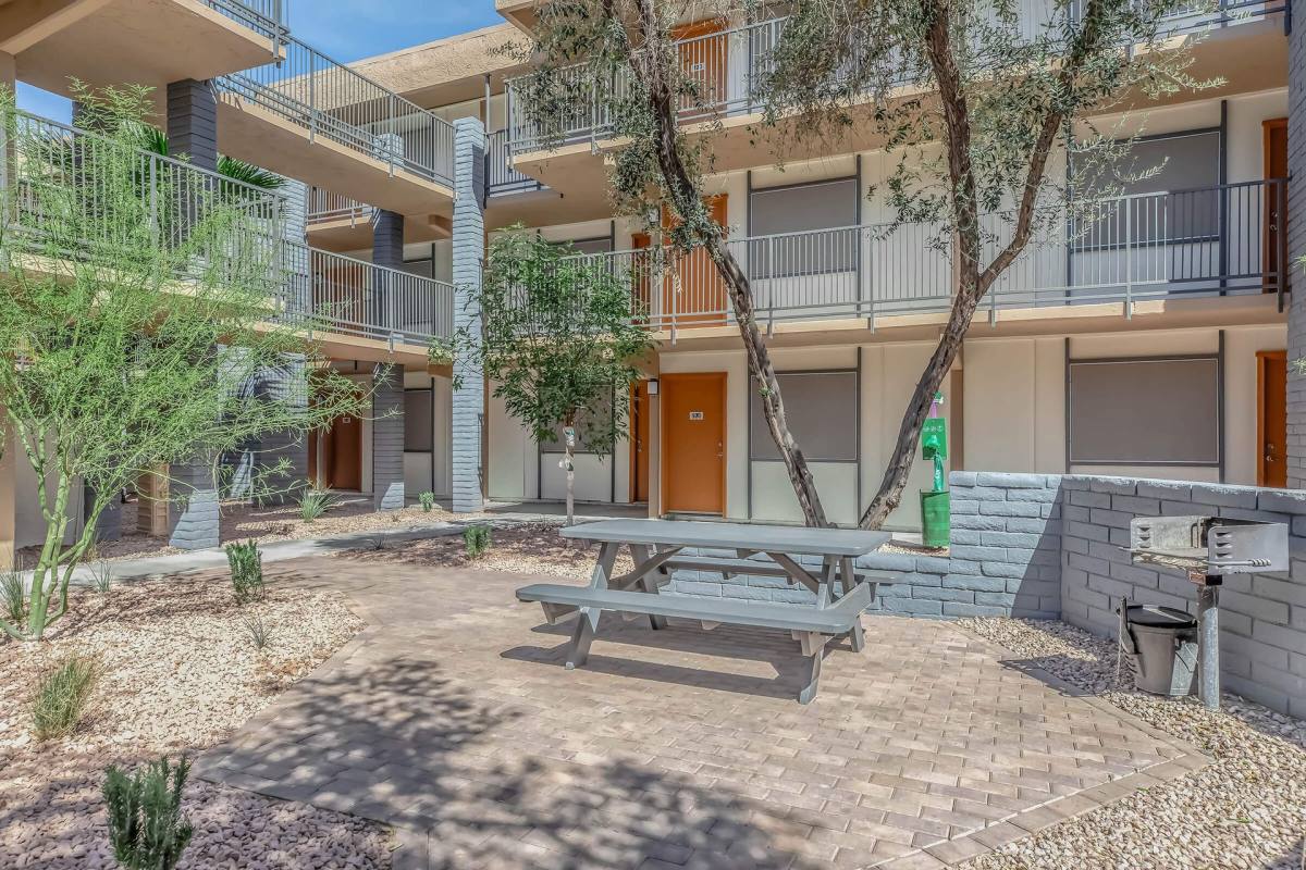 Apartment for rent at 1350 E Thomas Rd, Phoenix, AZ 85014