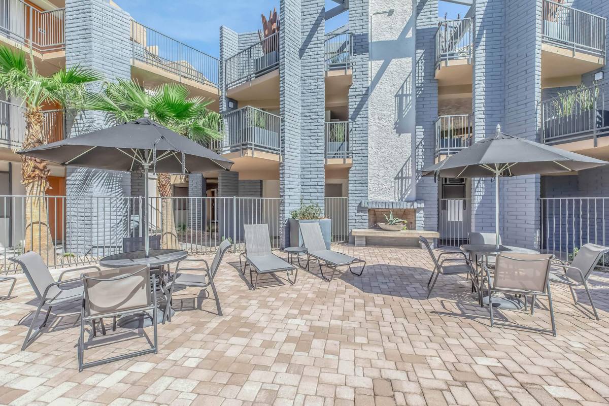 Apartment for rent at 1350 E Thomas Rd, Phoenix, AZ 85014