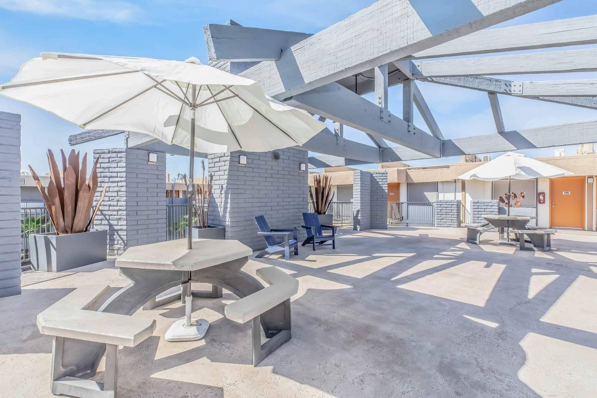Apartment for rent at 1350 E Thomas Rd, Phoenix, AZ 85014