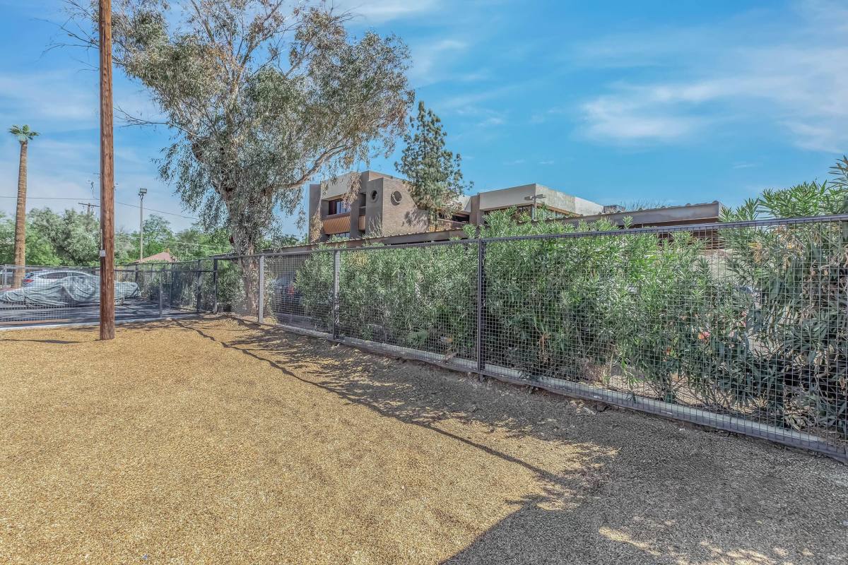 Apartment for rent at 1350 E Thomas Rd, Phoenix, AZ 85014