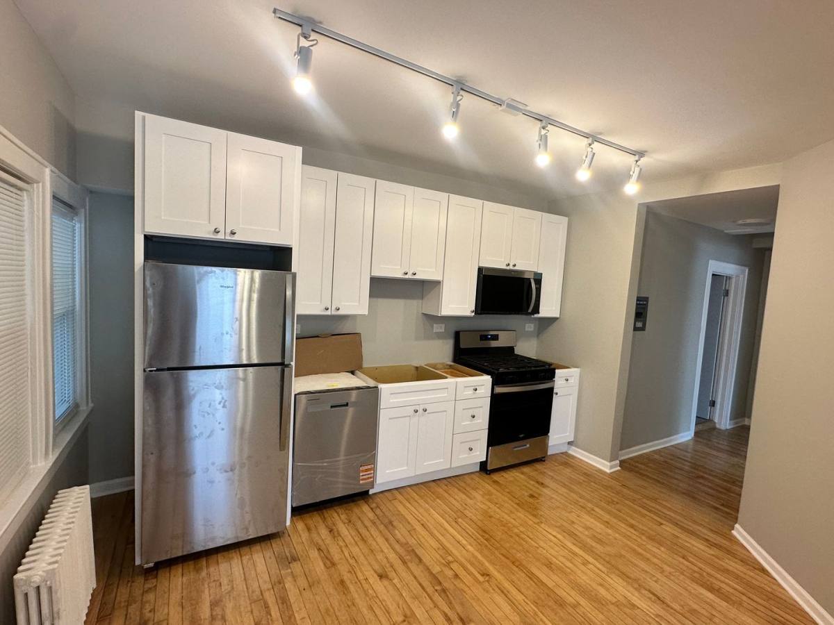 Apartment for rent at 2494 Saint Johns Ave, Highland Park, IL 60035