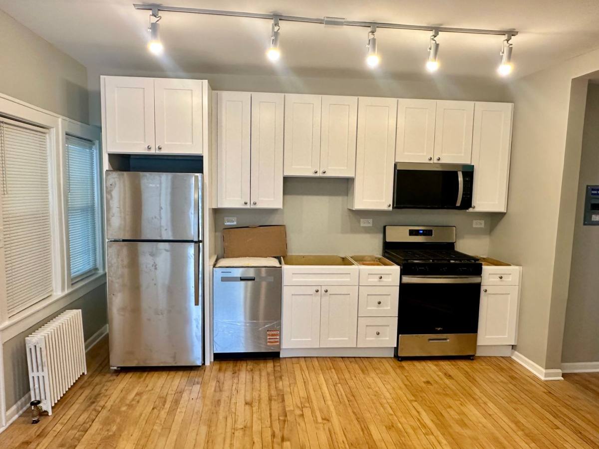 Apartment for rent at 2494 Saint Johns Ave, Highland Park, IL 60035