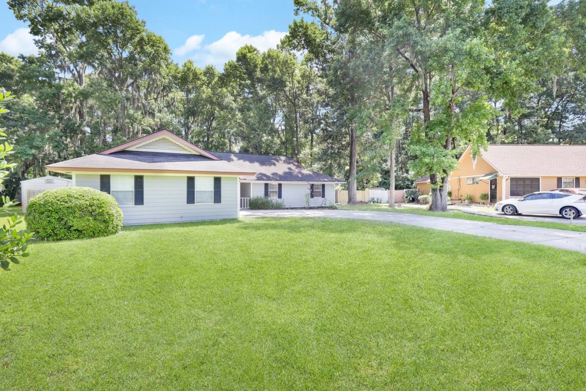 House for rent at 8 N Nicholson Circle, Savannah, GA 31419